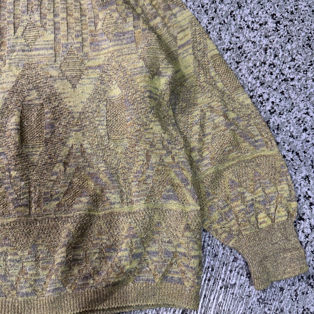Knited Sweater (Category: Coats, Jackets and Outerwear) located in Baguio. Submitted by secondoption.ph (Listing ID 1460564913, Image 3). Description: Size medium Length 22 Width 21.5.