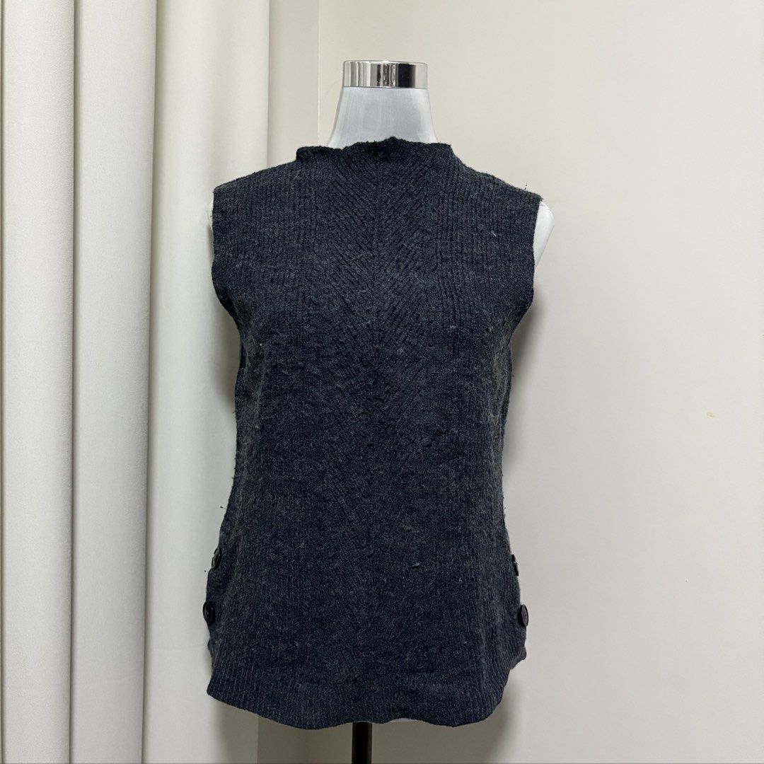 Knitted Top (Category: Sleeveless) located in Angeles City. Submitted by declutteredcloset_ (Listing ID 1460521225, Image 1). Description: .