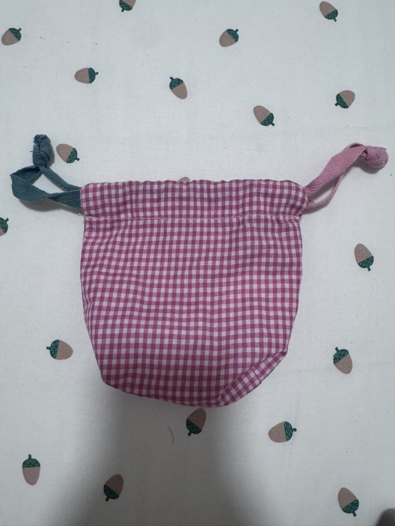 [KOREA] gingham drawstring mini pouch (Category: Purses & Pouches) located in Manila. Submitted by de_clutterph (Listing ID 1460674185, Image 2). Description: .