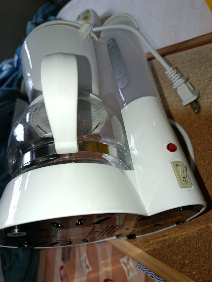 Kyowa snoopy white coffee maker (Category: Coffee Machines & Makers) located in Quezon City. Submitted by kristal68 (Listing ID 1460529239, Image 3). Description: 220 volts used once.