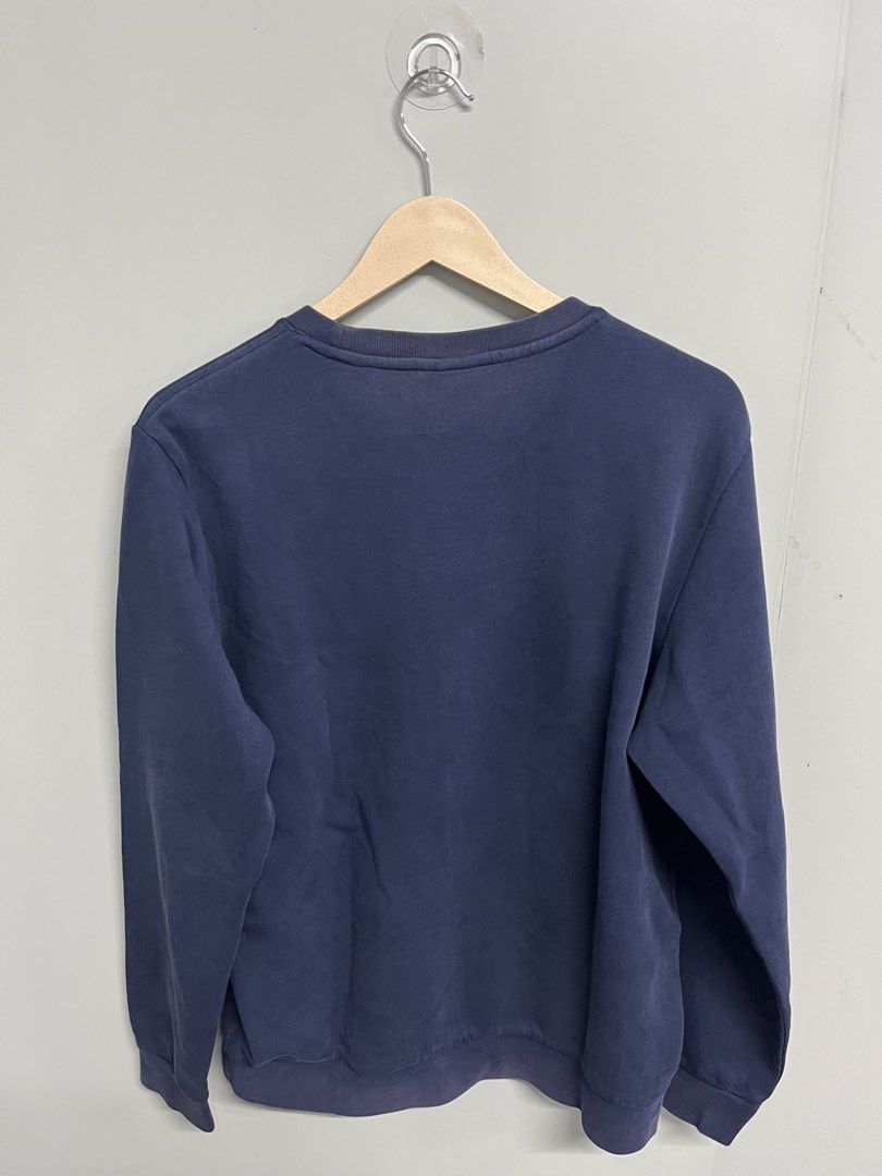Authentic Lacoste Big Croc Logo Crewneck (Category: Coats, Jackets and Outerwear) located in Valencia. Submitted by shopstnd (Listing ID 1460679539, Image 2). Description: Lacoste Big Croc Logo Crewneck Size: US M / FR 4 📏 Measurements: 22 × 28 in ⭐ Condition: 9.5/10 🎨 Color: 9.5/10 👕 Navy crewneck with oversized embroidered Lacoste crocodile logo Color may vary slightly. Minimal signs of use may be present..