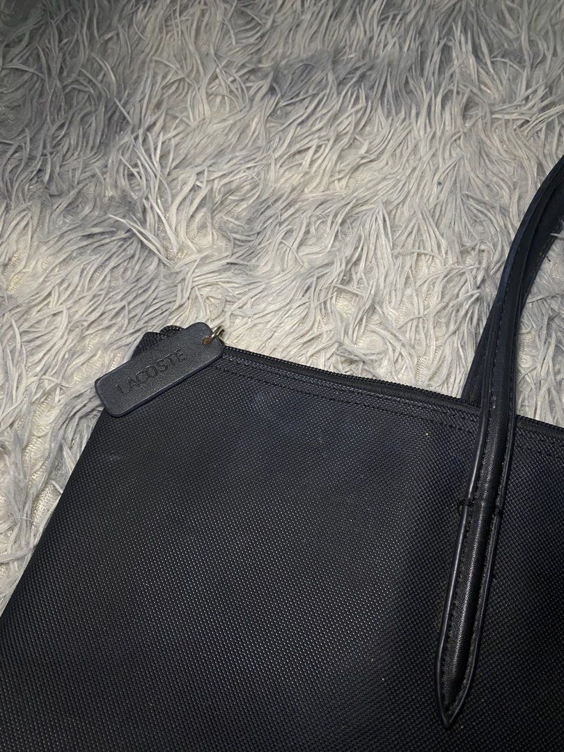 Lacoste Tote Bag (Category: Luxury Bags & Wallets) located in Manila. Submitted by hardtofindthings10 (Listing ID 1460524277, Image 2). Description: .