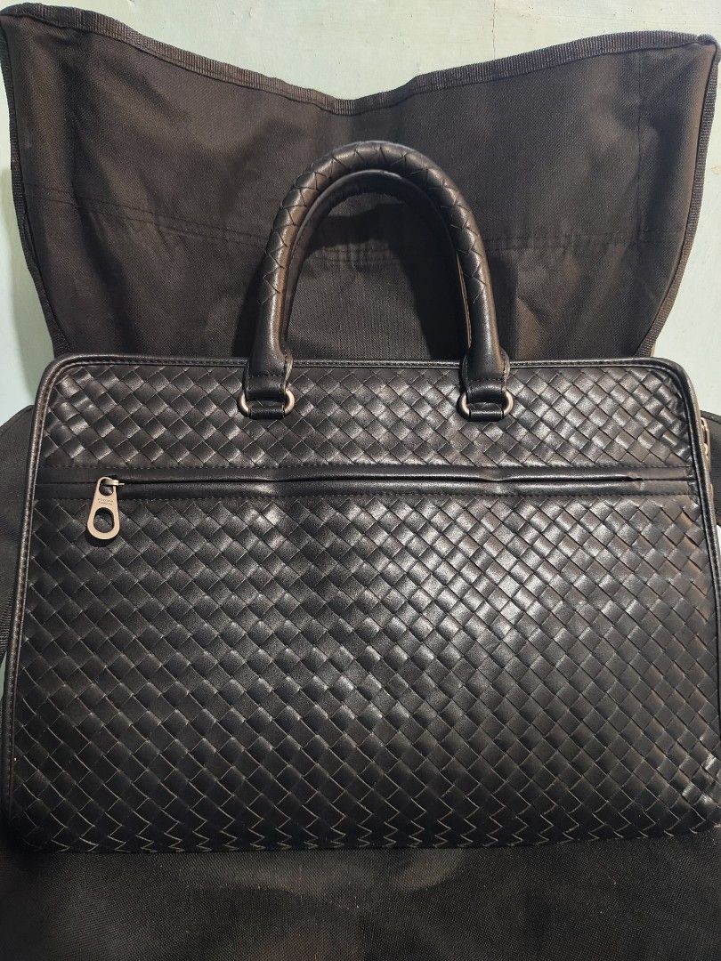 BV Laptop bag (Category: Clutches) located in Zamboanga. Submitted by ckealia (Listing ID 1460535423, Image 1). Description: good as new no flaws no strap/sling included name tag inside missing have white etiketa w-16 inches h-11 inches Reminders; When u click offer be sure u can pay..be a responsible buyer‼️.