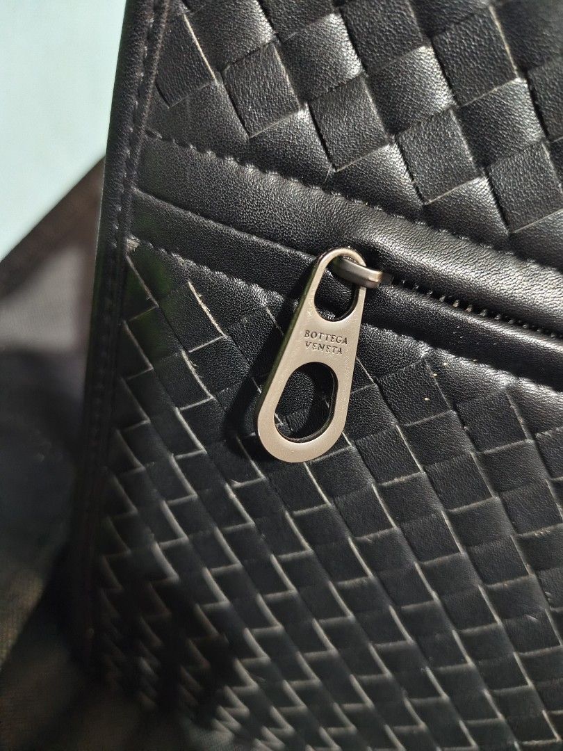 BV Laptop bag (Category: Clutches) located in Zamboanga. Submitted by ckealia (Listing ID 1460535423, Image 2). Description: good as new no flaws no strap/sling included name tag inside missing have white etiketa w-16 inches h-11 inches Reminders; When u click offer be sure u can pay..be a responsible buyer‼️.