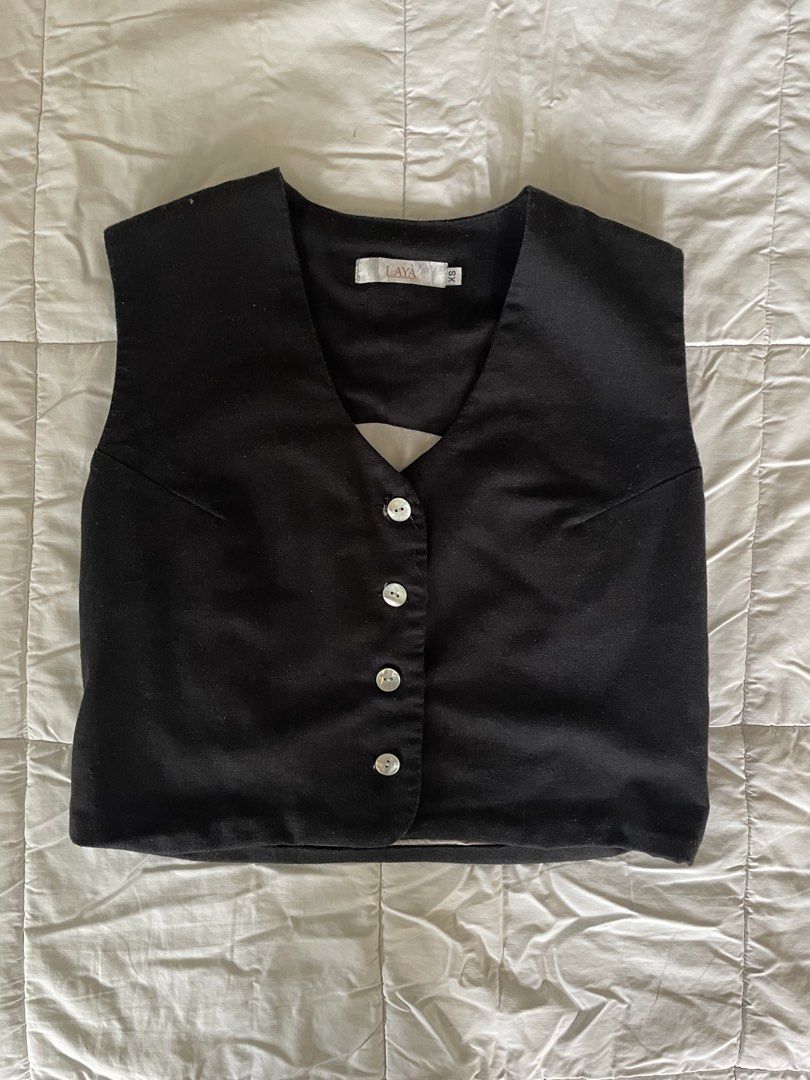 LAYA Black Button-Up Vest XS (Category: Sleeveless) located in Makati City. Submitted by alyslittlelamb (Listing ID 1460660008, Image 1). Description: - Brand: LAYA - Color: Black - Neckline: V-neck - Closure: Button-up front with 4 white buttons - Length: Cropped - Estimated Size: XS - Styling: Ideal for layering over tops or dresses, versatile for various outfits..
