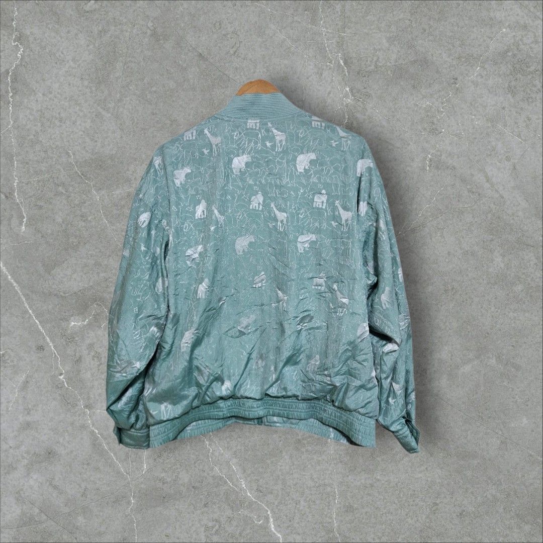 Le coq sportif bomber type jacket (Category: Coats, Jackets and Outerwear) located in Baguio. Submitted by fadexquisite (Listing ID 1460518741, Image 2). Description: Le coq sportif bomber type jacket Med wmns 26x22 Excellent condition 500 plus ship fee.