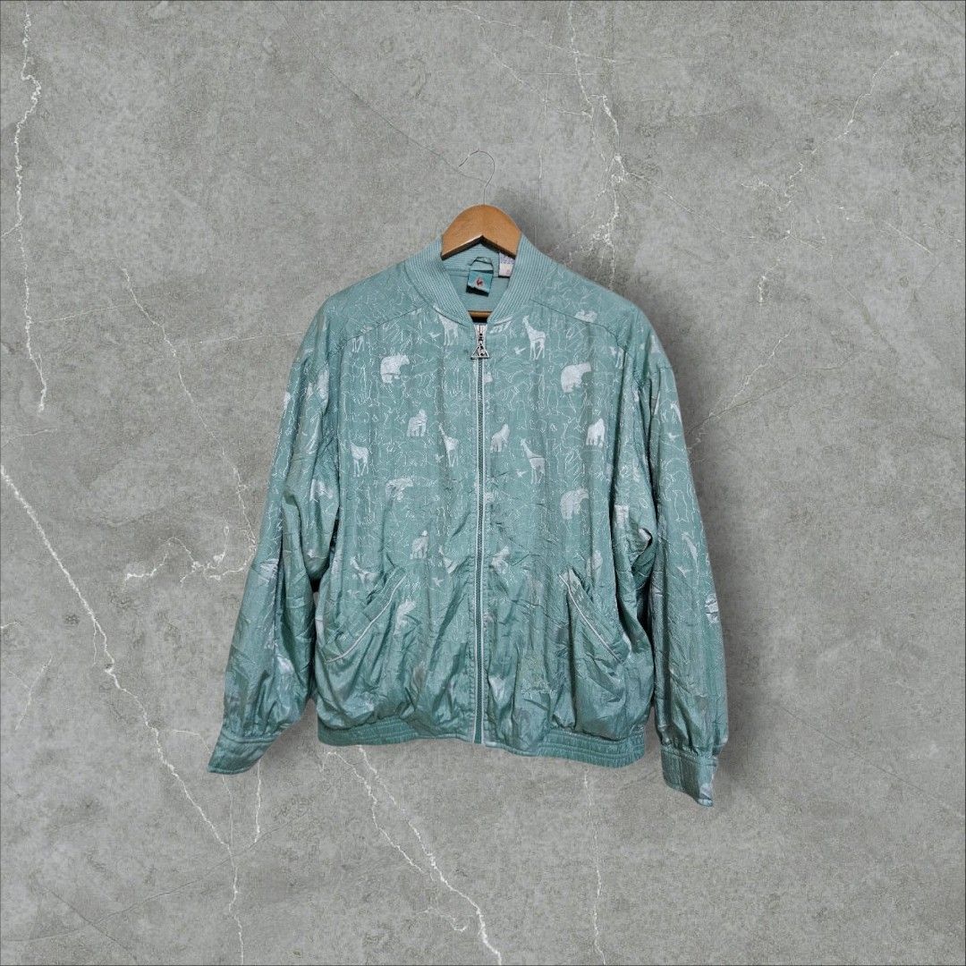 Le coq sportif bomber type jacket (Category: Coats, Jackets and Outerwear) located in Baguio. Submitted by fadexquisite (Listing ID 1460518741, Image 1). Description: Le coq sportif bomber type jacket Med wmns 26x22 Excellent condition 500 plus ship fee.