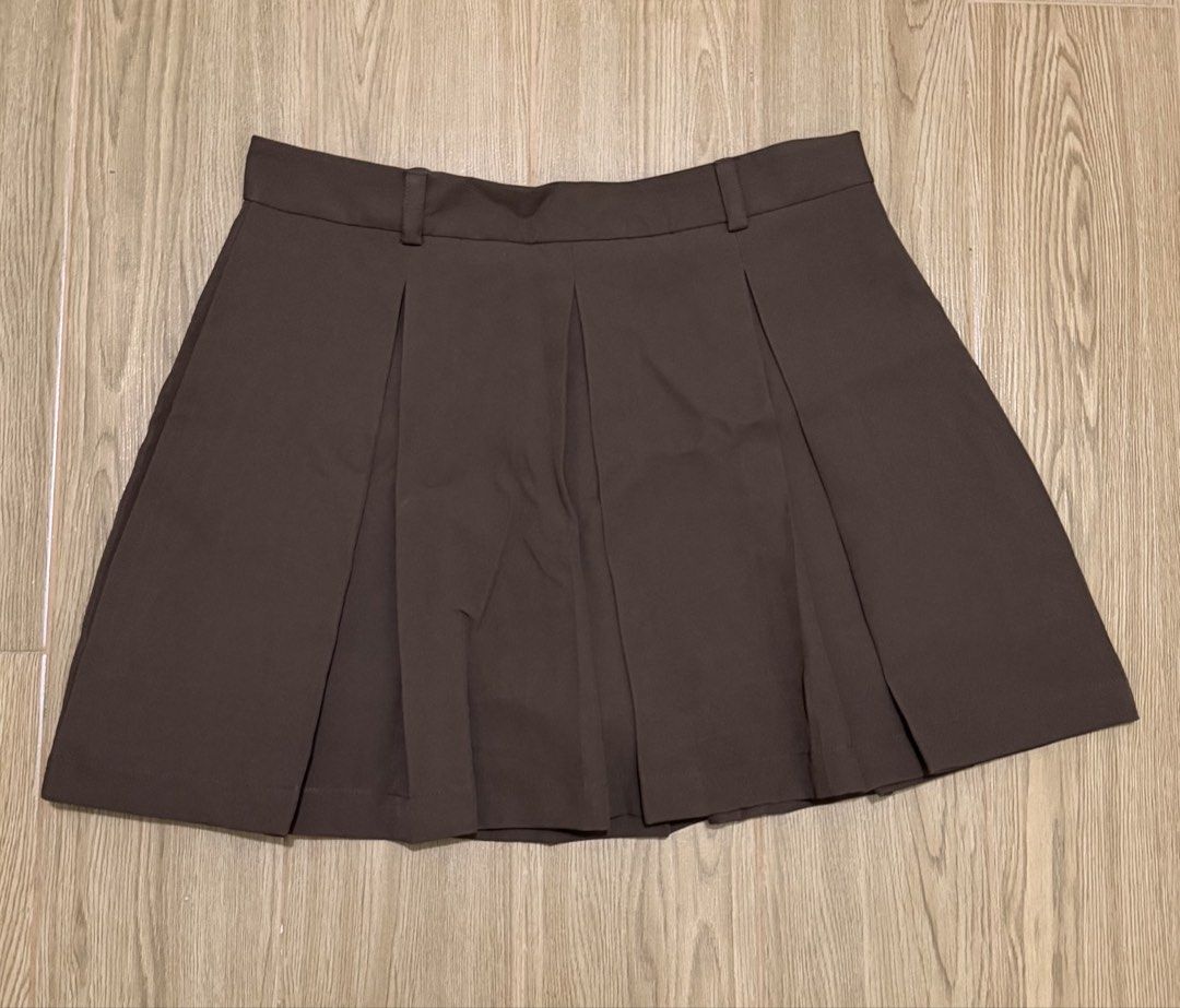 Lealea skort (Category: Other Bottoms) located in Manila. Submitted by mgfreya (Listing ID 1460713493, Image 1). Description: Lealea Katherine skort brandnew.