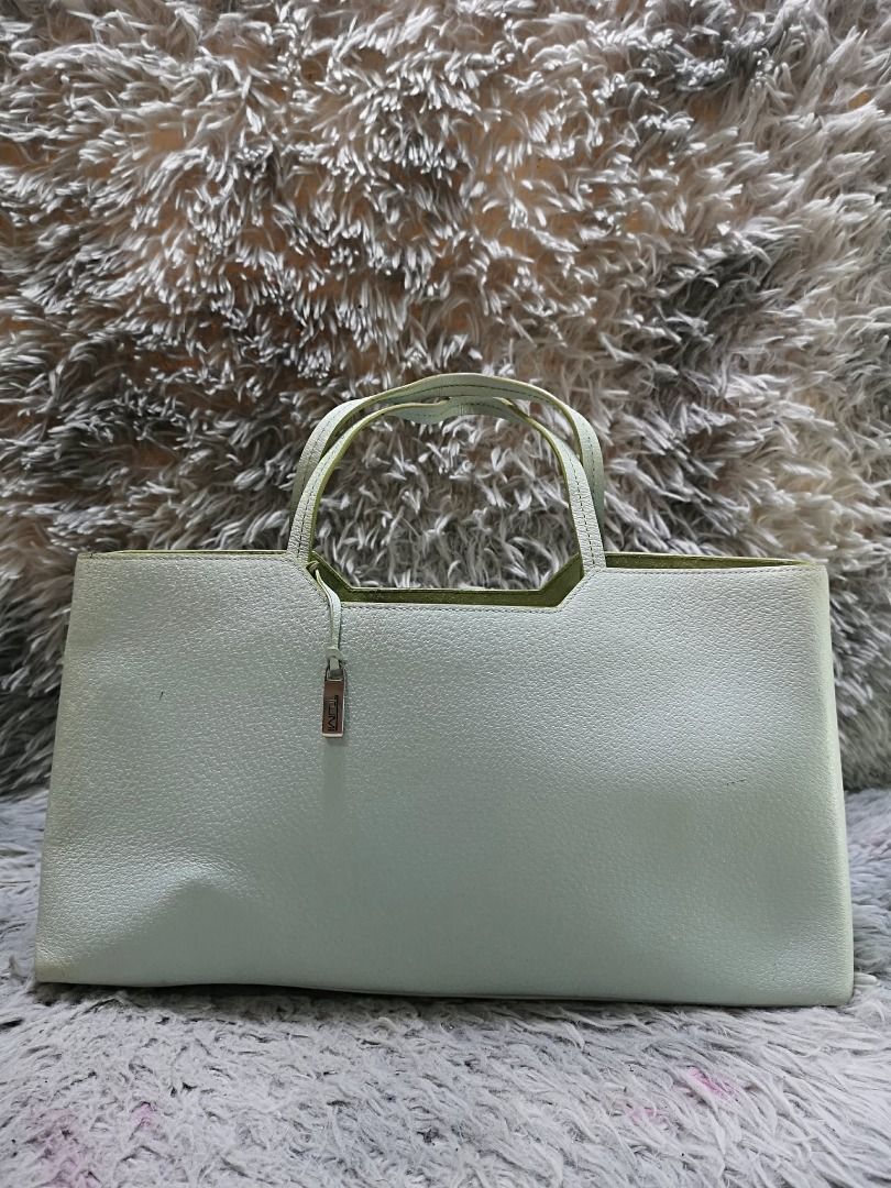 Leather Rectangular Double Loop Handle Hand Bag (Category: Purses & Pouches) located in Santa Cruz. Submitted by jmy_surplus.2 (Listing ID 1460596886, Image 1). Description: Size ; L - 8 W - 14.4 Color ; Grey Blue Type ; Hand bag Brand ; No brand Material ; Leather Style ; Grey Blue Leather Hand bag LR 165 JMY 1 Batch #219.