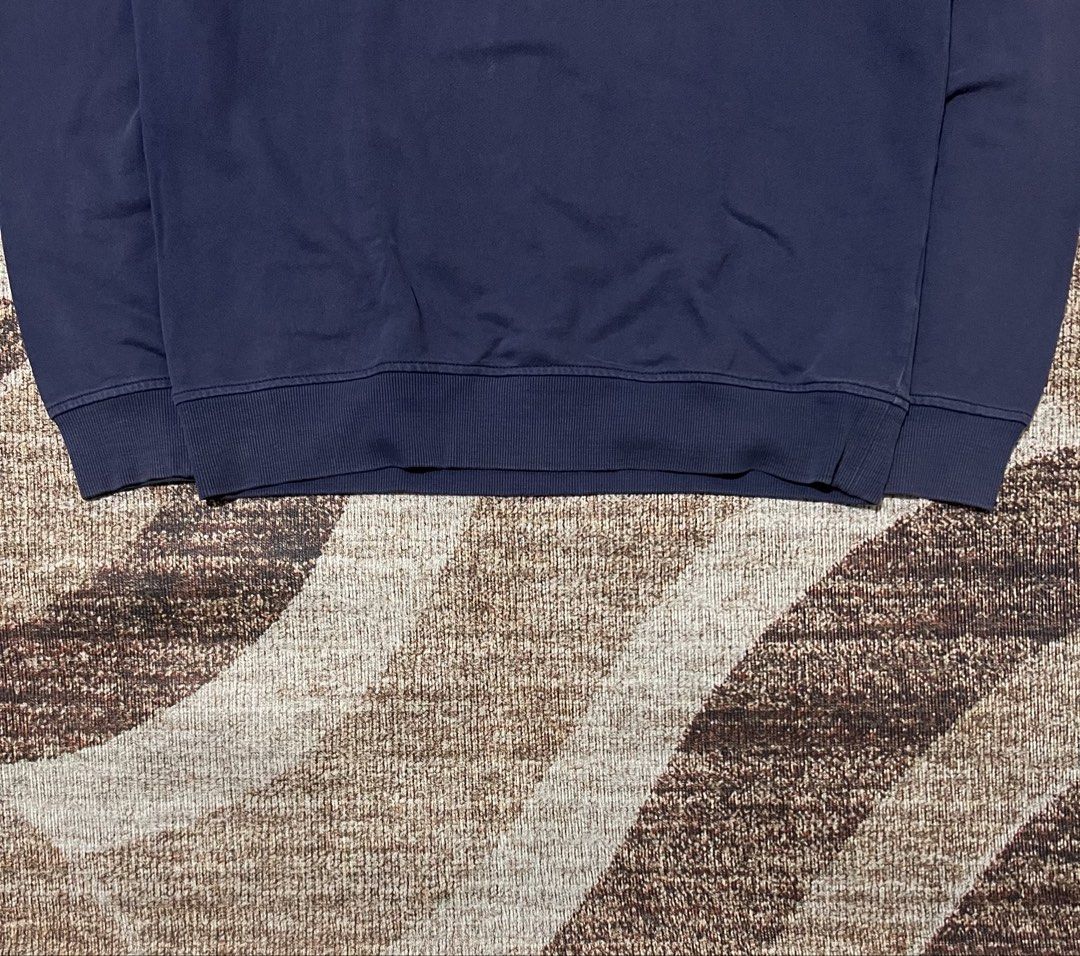 Lee Pullover Sweatshirt (Category: Coats, Jackets and Outerwear) located in Rizal. Submitted by ithriftph_ (Listing ID 1460521296, Image 3). Description: 🔻 Details 🔻 Lee Sweatshirt XLarge on tag (Good fit in Large as well) Width: 22" Length: 27" Color rate: 8/10 Condition: 8.5/10 No issue Price: 250 pesos Reminders: Color may vary due to lighting and your screen resolution. Note: Ready to wear (already washed) Mode of Payment: 📌 Gcash 📌 Bank 