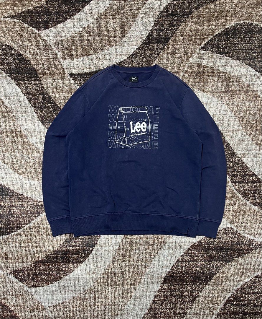 Lee Pullover Sweatshirt (Category: Coats, Jackets and Outerwear) located in Rizal. Submitted by ithriftph_ (Listing ID 1460521296, Image 1). Description: 🔻 Details 🔻 Lee Sweatshirt XLarge on tag (Good fit in Large as well) Width: 22" Length: 27" Color rate: 8/10 Condition: 8.5/10 No issue Price: 250 pesos Reminders: Color may vary due to lighting and your screen resolution. Note: Ready to wear (already washed) Mode of Payment: 📌 Gcash 📌 Bank 