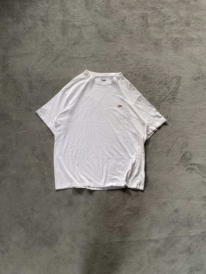 Lee Shirt White (Category: Tshirts & Polo Shirts ) located in Ozamiz City. Submitted by thriftnikael (Listing ID 1460683402, Image 3). Description: width: 22.5 length: 28.5 size: xl Color rate: 10/10 Condition: 10/10 Issue: n/a.