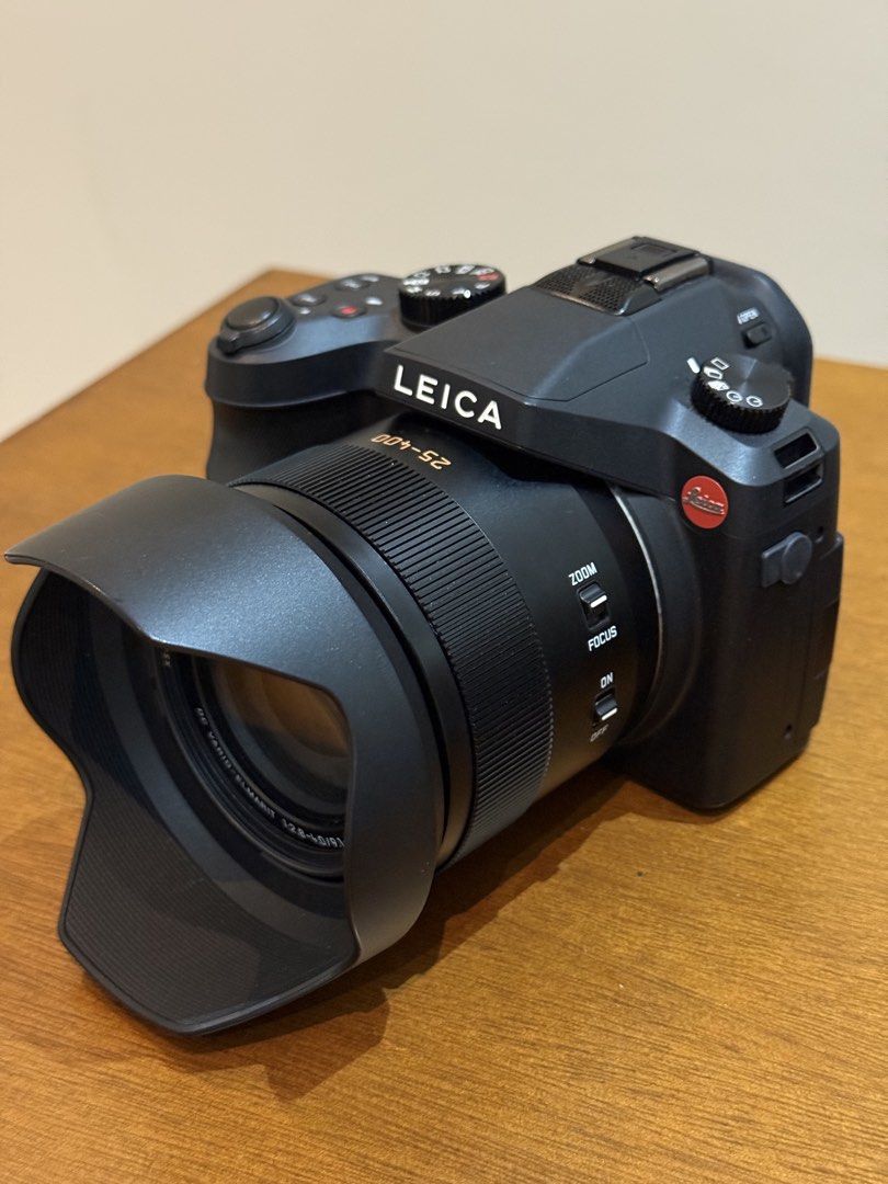 Leica V-Lux Typ 114 (Category: Cameras) located in Bacoor. Submitted by yztrella (Listing ID 1460706515, Image 3). Description: V-Lux Typ 114 sensor 1" 20.1MP lens 25–400mm f/2.8–4 optical zoom 16x stabilization EVF 2.36M dots flip/swivel screen video 4K/30p wi-fi/ NFC ~830g inclusions: 5× wide-angle conversion lens macro function/attachment original leica lens hood leica lens cap leica battery additional battery leica battery charger AC/power ca