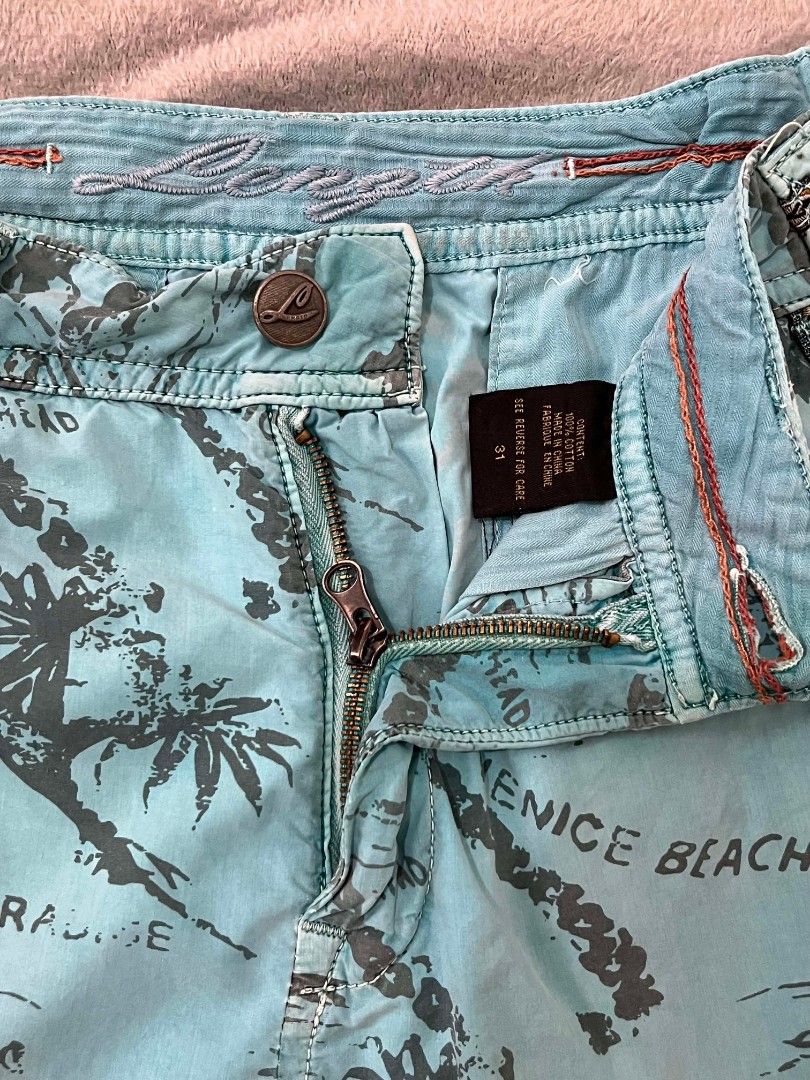 Length Surf/Casual Dhort (Category: Swim Trunks & Board Shorts) located in Manila. Submitted by zenwind_3cdc42 (Listing ID 1460681837, Image 3). Description: Vintage patterned surf/casual shorts •Authentic Asnew •Size at the comment section •No issue Ready to Wear •₱599 Php Only Below SRP •Add shipping via j&t // lalamove •Payment via Gcash // Cash Bulacan Location.