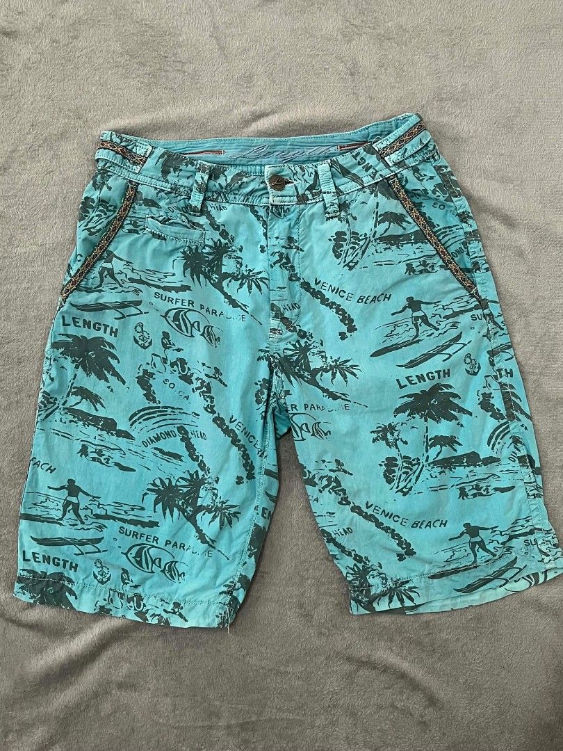 Length Surf/Casual Dhort (Category: Swim Trunks & Board Shorts) located in Manila. Submitted by zenwind_3cdc42 (Listing ID 1460681837, Image 2). Description: Vintage patterned surf/casual shorts •Authentic Asnew •Size at the comment section •No issue Ready to Wear •₱599 Php Only Below SRP •Add shipping via j&t // lalamove •Payment via Gcash // Cash Bulacan Location.