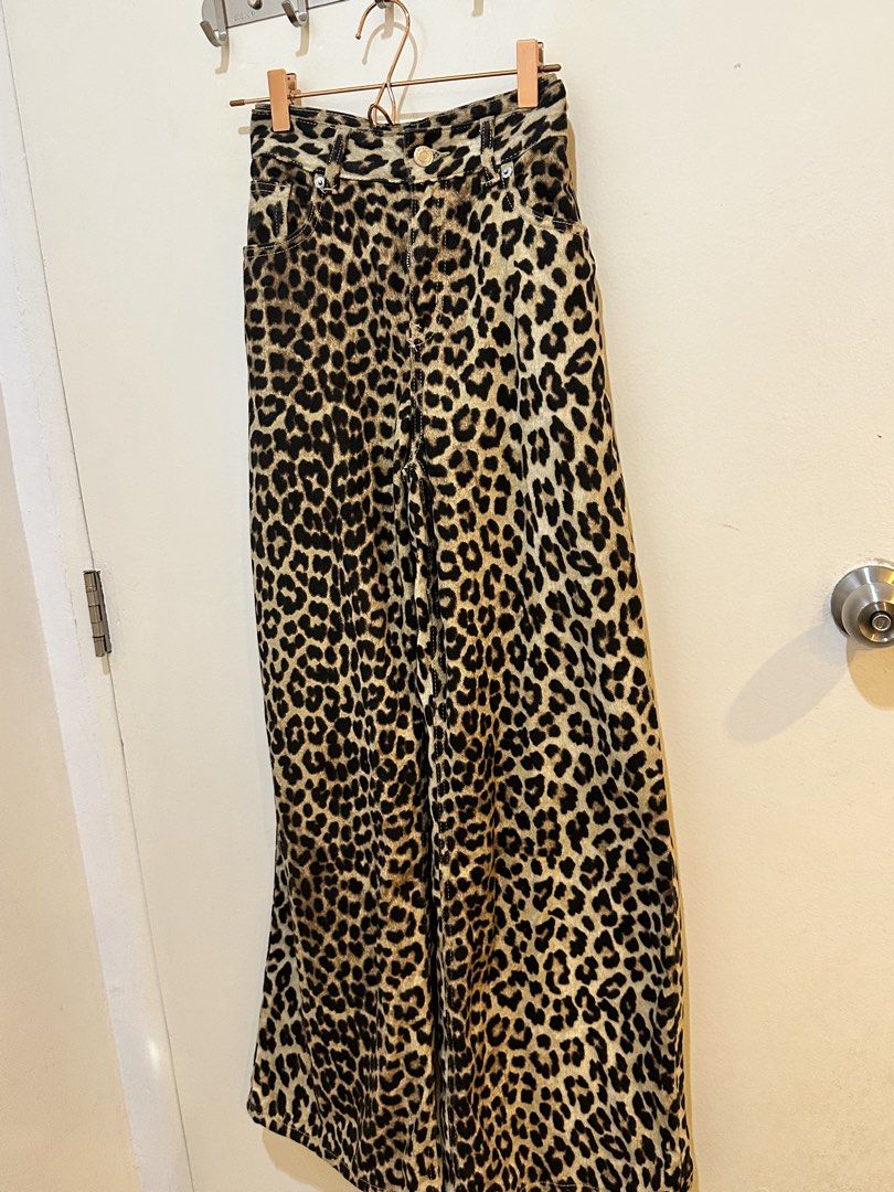 leopard/ cheetah print pants (Category: Other Bottoms) located in Quezon City. Submitted by forgirls.co (Listing ID 1460552150, Image 3). Description: .