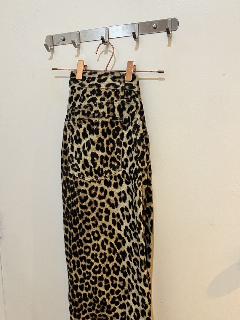 leopard/ cheetah print pants (Category: Other Bottoms) located in Quezon City. Submitted by forgirls.co (Listing ID 1460552150, Image 2). Description: .