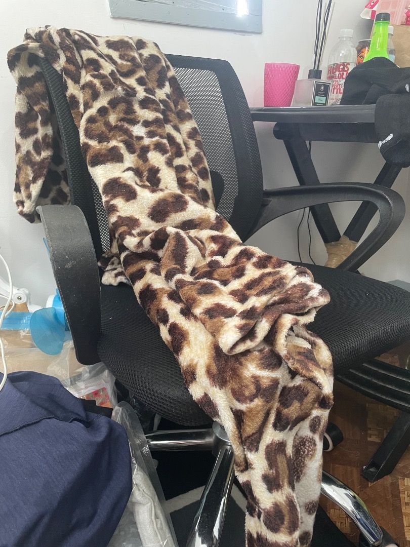 Leopard Print Plush Blanket (Category: Bedding & Towels) located in Caloocan City. Submitted by royalphoenix_7dd2d1 (Listing ID 1460570332, Image 1). Description: - Super soft leopard print blanket - Plush material for ultimate warmth and comfort - Generous size for full coverage - Adds a fun pop of pattern to any room - Easy to care for.