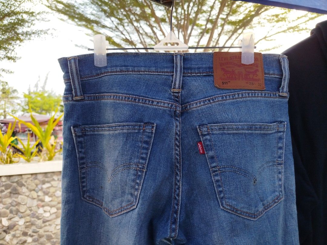 Levi's 511 Slim Fit Jeans Size 28x32 (Category: Jeans) located in Manila. Submitted by warrenwarr65028 (Listing ID 1460654912, Image 2). Description: - Classic Levi's 511 Jeans - Style: Slim Fit - Size: 28 Waist x 32 Length - Wash: Medium Blue with natural fading - Features: Durable and stylish, perfect for everyday wear - Condition: Please check photos for detailed condition.
