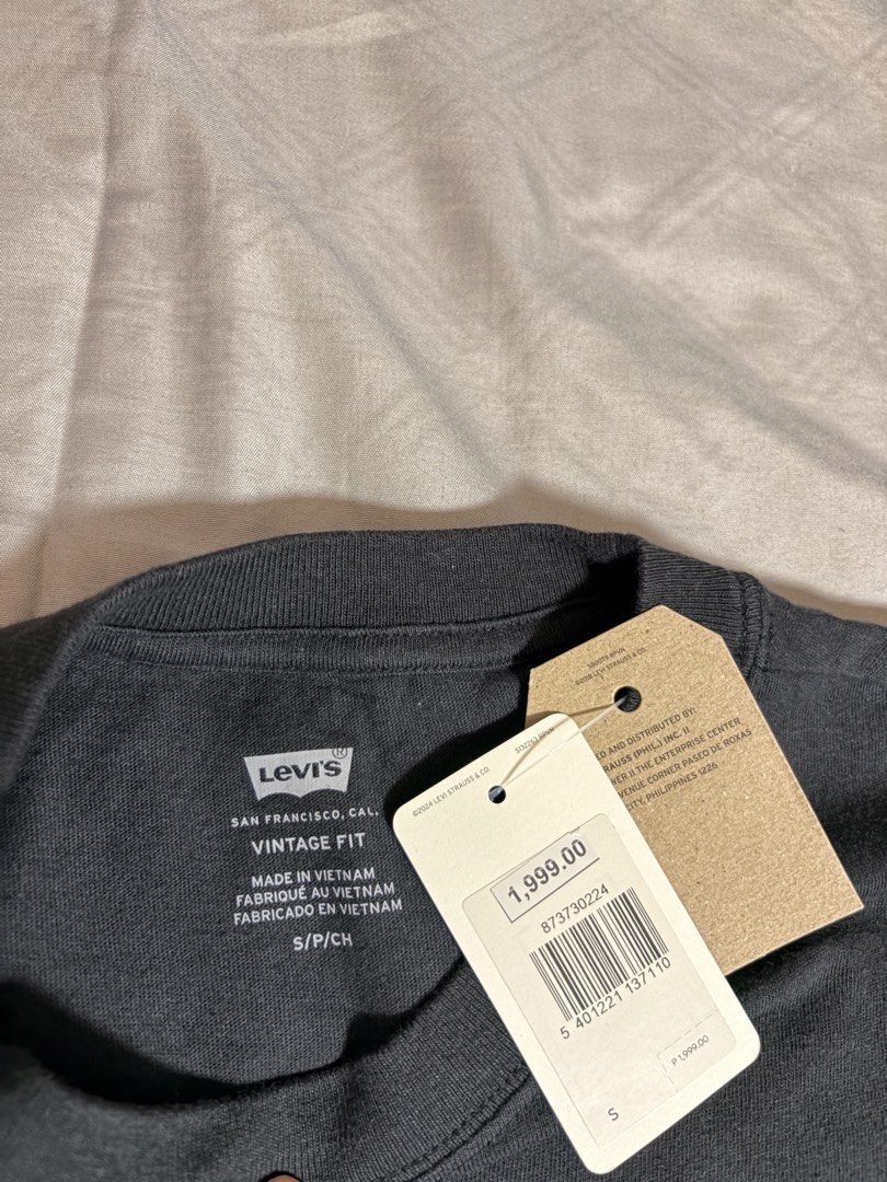 Levi’s Black Shirt (Category: Tshirts & Polo Shirts ) located in Olongapo. Submitted by ocsan (Listing ID 1460703289, Image 3). Description: Brand New Levi’s Vintage Fit Shirt - Sobrang ganda ng tela, pagkalambot e! 1.2k each! Sizes: 1 pc - Small (Last pc) 2 pcs - Medium (SOLD) PM lang po. .