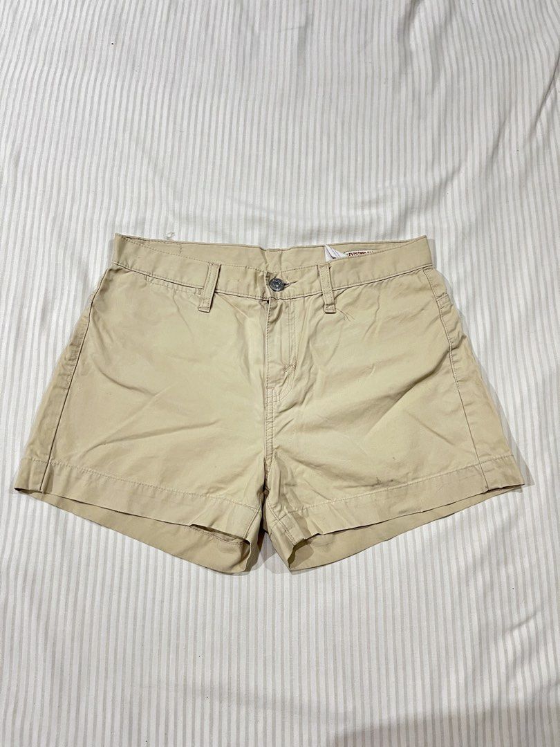 Levi’s Brand Red Tab shorts (Category: Shorts) located in San Fernando. Submitted by ceaxxx (Listing ID 1460704266, Image 1). Description: .