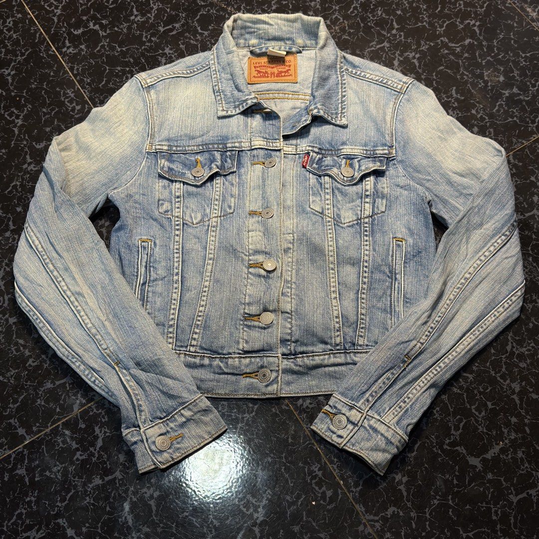 Levis Denim Jacket (Category: Coats, Jackets and Outerwear) located in Ozamiz City. Submitted by vanouy (Listing ID 1460629756, Image 1). Description: Good condi.