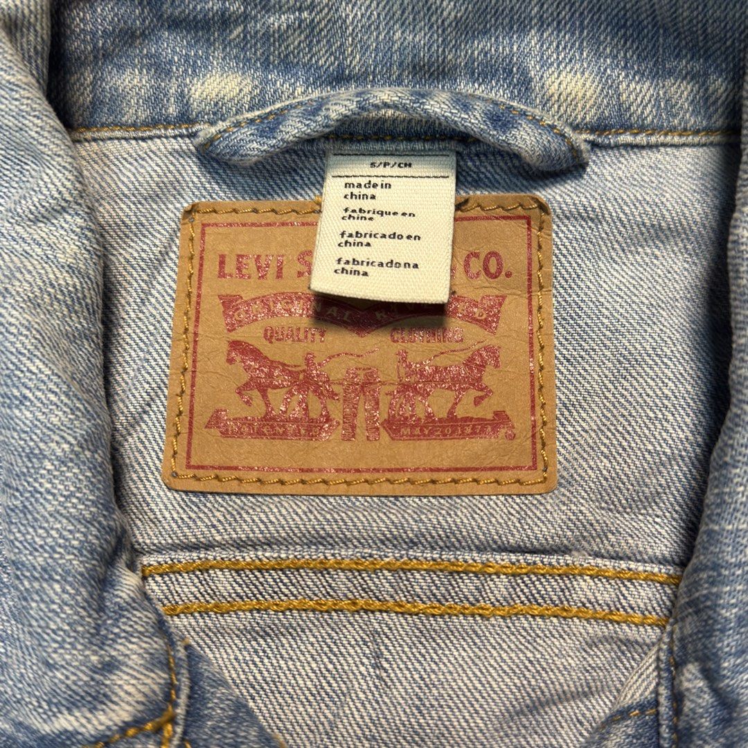 Levis Denim Jacket (Category: Coats, Jackets and Outerwear) located in Ozamiz City. Submitted by vanouy (Listing ID 1460629756, Image 3). Description: Good condi.