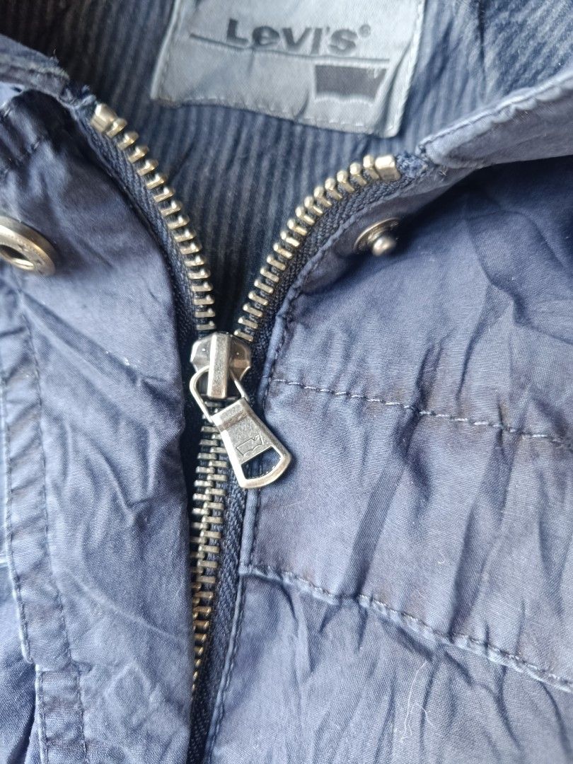 LEVIS HOODIE JACKET (Category: Coats, Jackets and Outerwear) located in Bulacan. Submitted by moybilog (Listing ID 1460552543, Image 3). Description: .