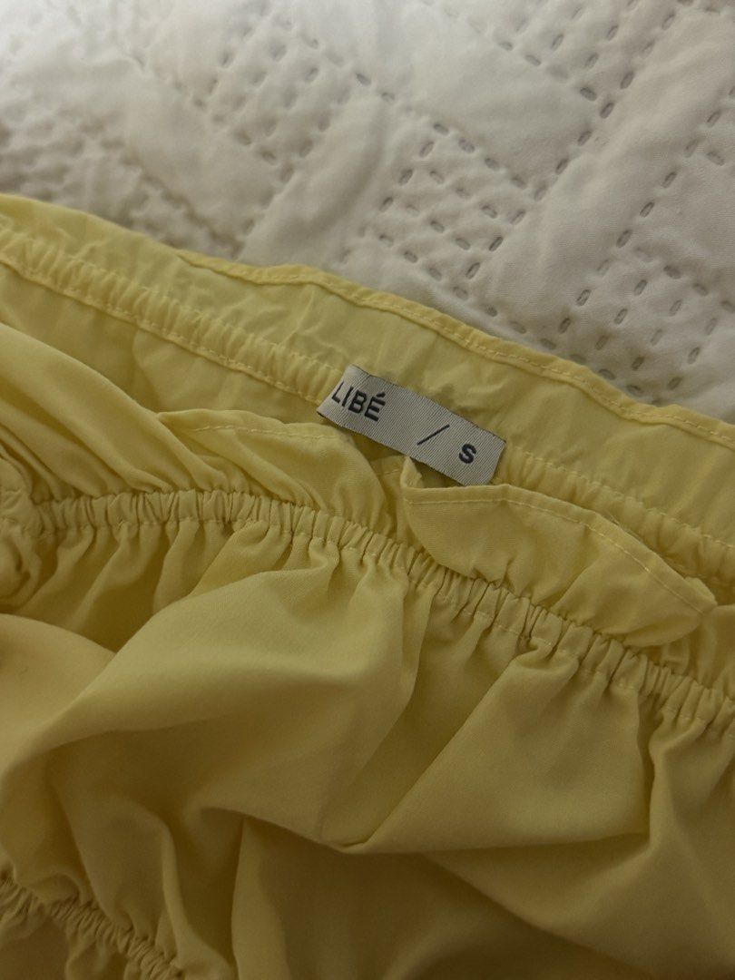 libé yellow ruched top (Category: Blouses) located in Quezon City. Submitted by seasaltspanish (Listing ID 1460703998, Image 2). Description: • fits XS-S frames • super stretchy • vietnamese brand.