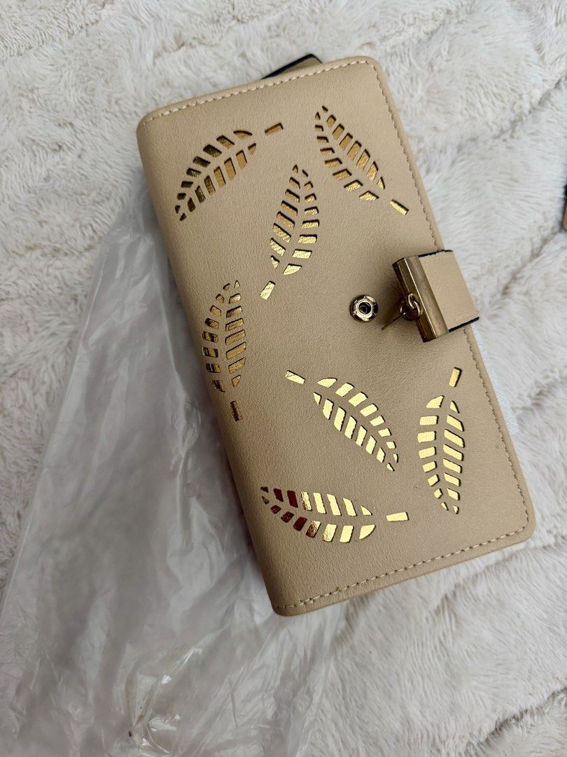Light brown wallet (Category: Wallets & Card holders) located in Caloocan City. Submitted by swiftgem.2e0efc (Listing ID 1460558924, Image 1). Description: Brand new. No brand.
