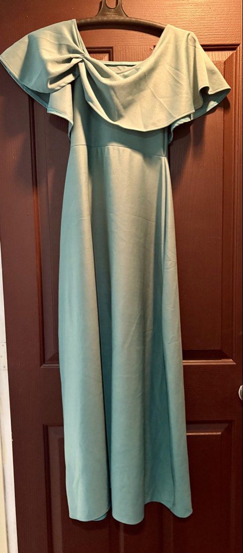 Light green long dress (Category: Evening dresses & gowns) located in San Juan City. Submitted by cometsanythingtosell (Listing ID 1460537836, Image 2). Description: Good condition.