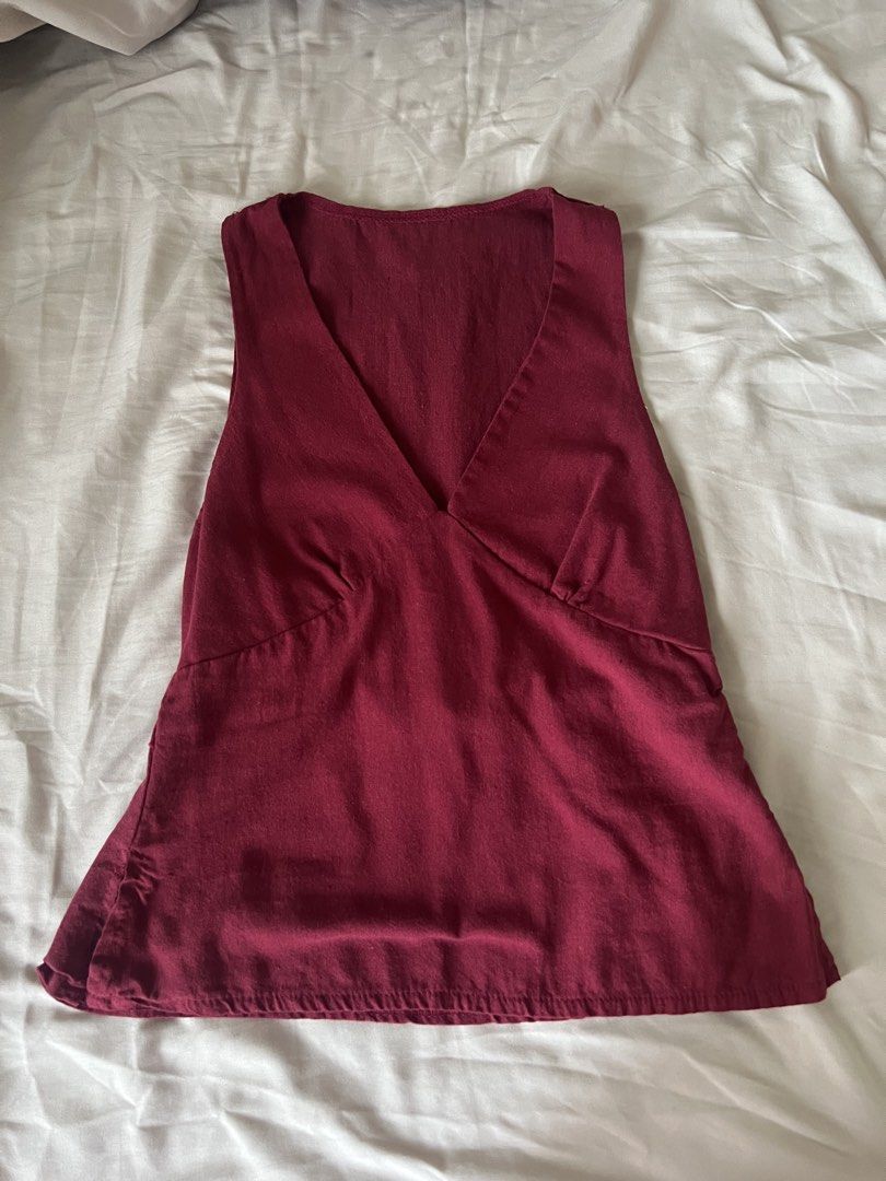 linen top (Category: Sleeveless) located in Quezon City. Submitted by luckysellsxoxo (Listing ID 1460589783, Image 1). Description: used once.