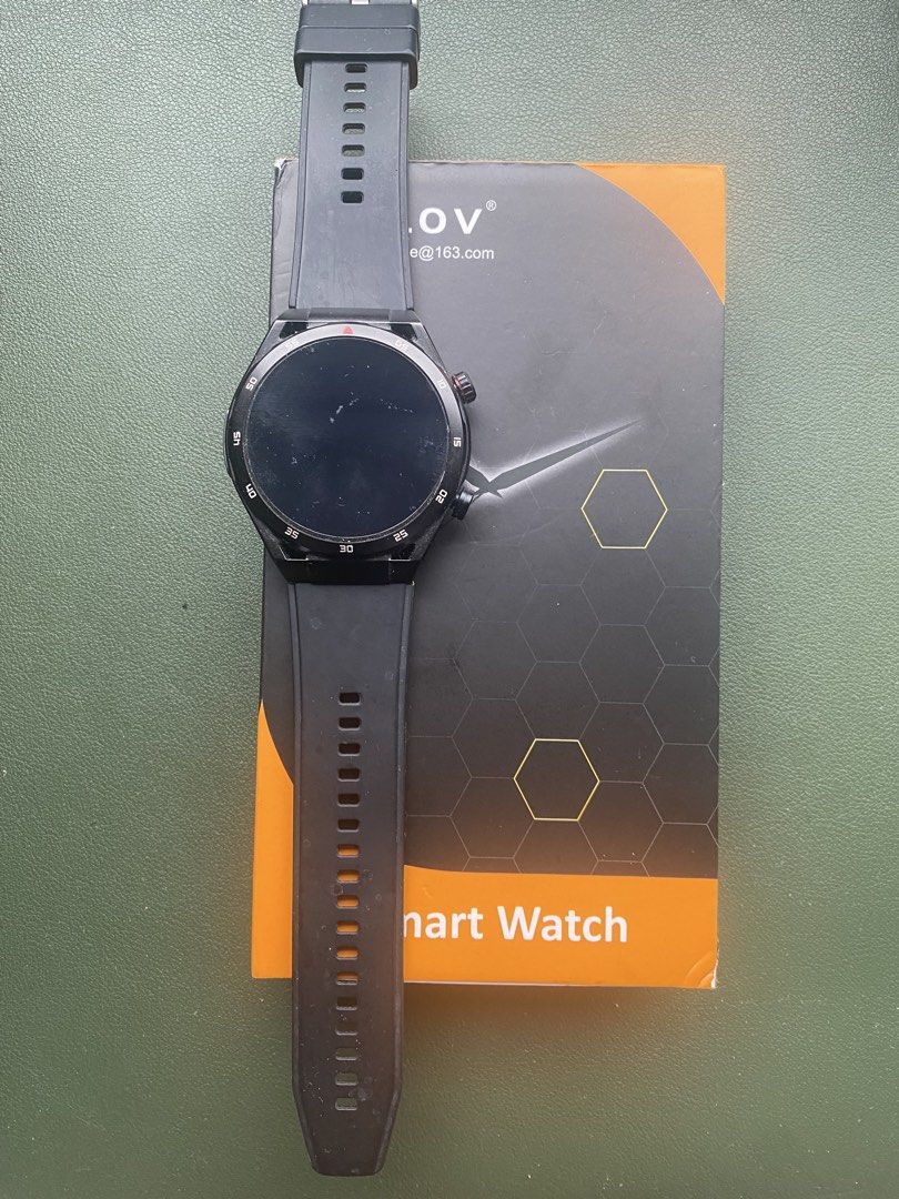 Livlov ET450 Smartwatch (Category: Wearables & Smart Watches) located in Manila. Submitted by bootsncatsnboots (Listing ID 1460576552, Image 1). Description: Box included, never been used.