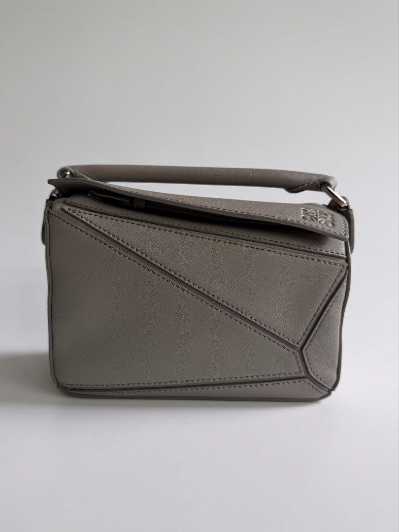 Loewe Puzzle Mini in Pearl Grey (Category: Luxury Bags & Wallets) located in Quezon City. Submitted by lian_closet (Listing ID 1460694556, Image 3). Description: Loewe Puzzle Mini in Pearl Grey Best Price: ₱90,000 Preloved Comes with Two Straps, Free Bag Organizer, Copy of Receipt, Dust Bag & LegitGrails Authenticity Certificate .