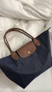 (Category: ) located in . Submitted by iconic.bag (Listing ID 1460687950, Image 1). Description: .