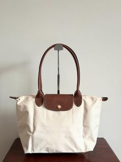 (Category: ) located in . Submitted by iconic.bag (Listing ID 1460688052, Image 1). Description: .