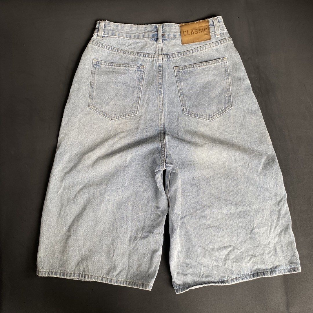 Long jorts (Category: Shorts) located in Rizal. Submitted by thrift_by_nel (Listing ID 1460686132, Image 2). Description: RANDOM LONG JORTS 🔥 Type of Material: Hard Denim Waist: 28 Length: 28 Hem: 13 Condition: Excellent issue: ❌ 💵 45O.