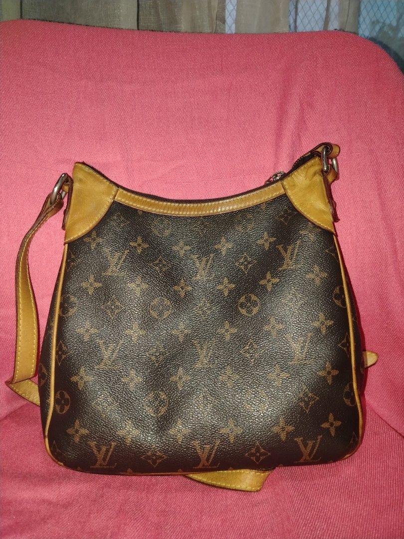 Louis vuitton (Category: Cross-body Bags) located in Tagum. Submitted by mjprelovedbags2020 (Listing ID 1460509097, Image 1). Description: No flaws ykk zip vintage.