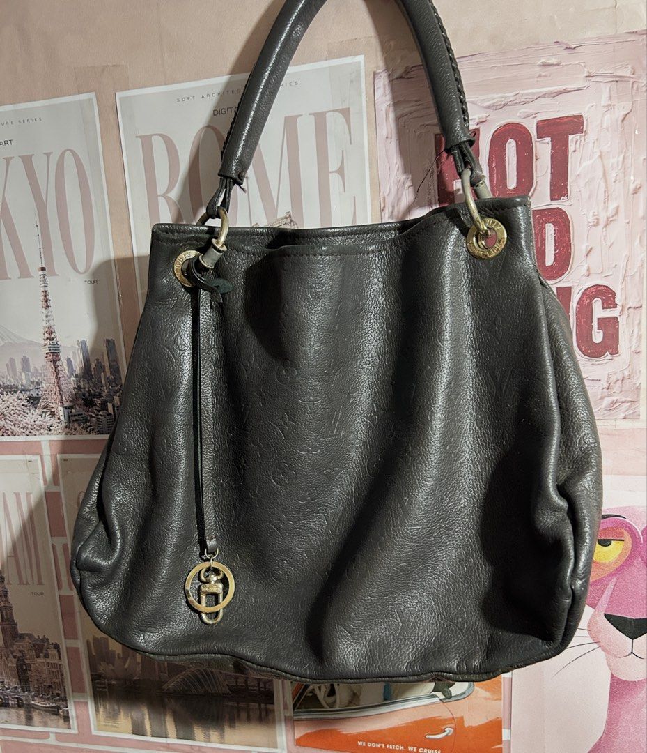 Louis Vuitton Artsy MM hobo bag (Category: Shoulder Bags) located in Taguig. Submitted by lesely.vin (Listing ID 1460680973, Image 1). Description: Louis Vuitton Artsy MM hobo bag hi this bag is Pre-loved 👜 .