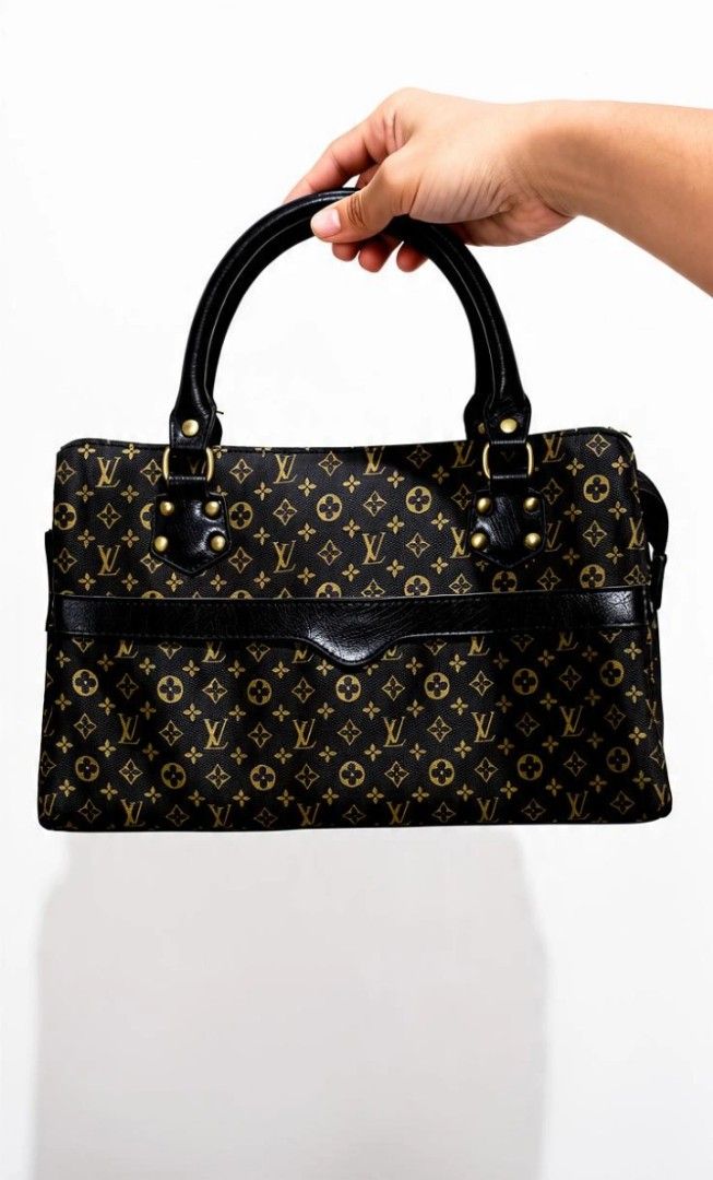 Louis Vuitton bag (Category: Luxury Bags & Wallets) located in Manila. Submitted by daddi_mel (Listing ID 1460668928, Image 1). Description: .