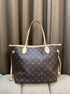 (Category: ) located in . Submitted by heiresslovecloset (Listing ID 1460704846, Image 1). Description: .