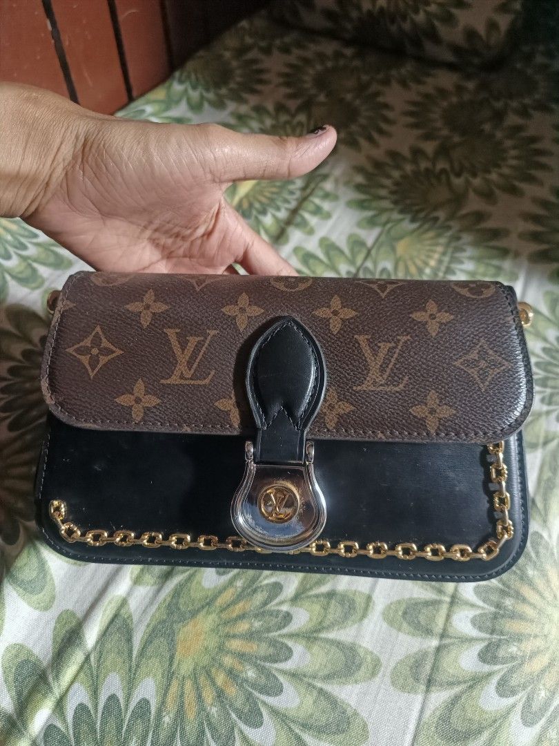 B1T1 Louis Vuitton Monogram Chain Shoulder Bag (Category: Luxury Bags & Wallets) located in Cebu City. Submitted by elen30abalo (Listing ID 1460623768, Image 1). Description: - Classic Louis Vuitton shoulder bag - Monogram canvas flap - Black leather body - Gold chain detail along the bottom - Black interior - Clasp closure - Adjustable strap.