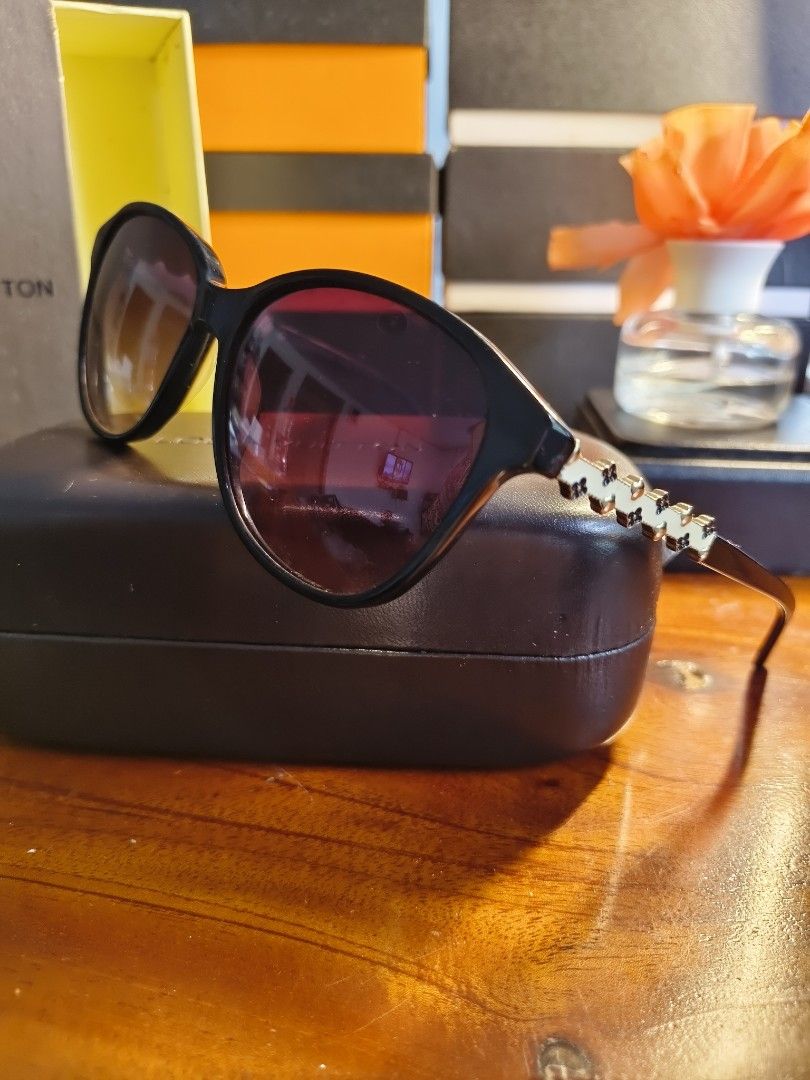 Louis Vuitton sunglasses (Category: Sunglasses & Eyewear) located in Baguio. Submitted by alk08 (Listing ID 1460528741, Image 2). Description: .