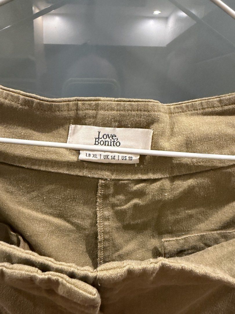 LOVE BONITO Green Pants (Category: Other Bottoms) located in Pasig City. Submitted by maraaaaaa (Listing ID 1460670852, Image 3). Description: .