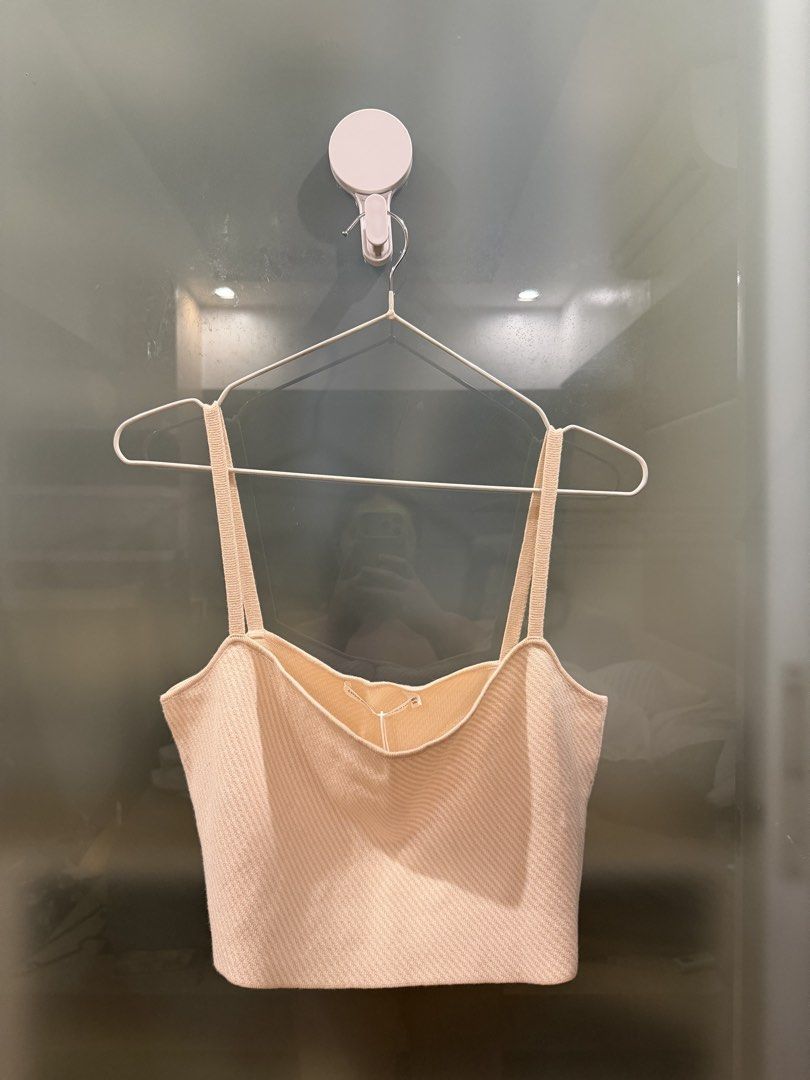 LOVE BONITO Pink Crop Top (Category: Sleeveless) located in Pasig City. Submitted by maraaaaaa (Listing ID 1460669160, Image 1). Description: .