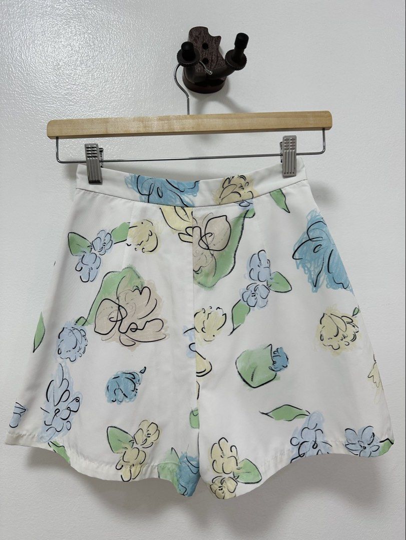 Love Bonito Printed Shorts (Category: Shorts) located in Paranaque City. Submitted by kokoclosets (Listing ID 1460687778, Image 2). Description: Bought in Love Bonito online store when there were still no Love Bonito physical stores! Still good as new😊 RFS: too small for me now:( but super cute!.