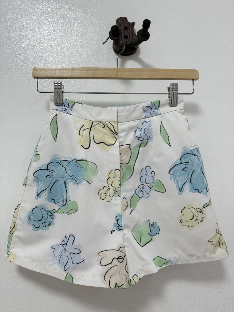 Love Bonito Printed Shorts (Category: Shorts) located in Paranaque City. Submitted by kokoclosets (Listing ID 1460687778, Image 1). Description: Bought in Love Bonito online store when there were still no Love Bonito physical stores! Still good as new😊 RFS: too small for me now:( but super cute!.