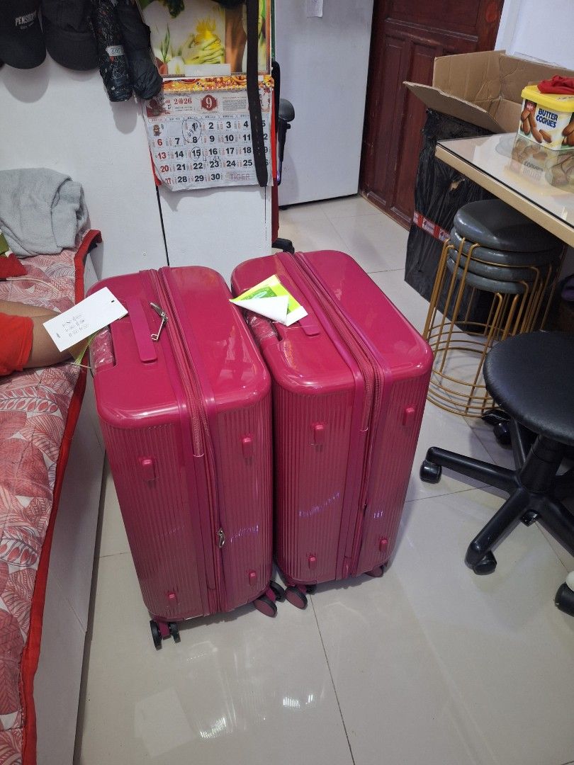 Luggin luggage Ruby 24inch (Category: Luggage) located in Mandaluyong City. Submitted by js_1018 (Listing ID 1460590895, Image 3). Description: Luggin | LINE SERIES Ultra-light Large-capacity Expanable Zipper TSA Lock Travel Luggage/Suitcase 24" size and weight - 24" (46.5*28.5*67 cm)( 3.9kg) ruby magenta zipper expandable brandnew (not used at all) ordered from orange app issue: scratches around the body (not affecting its function) rfs: extra l