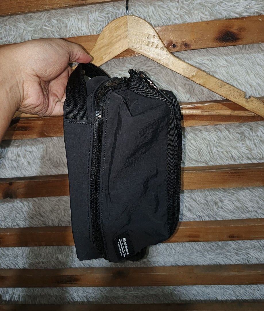 LULULEMON (Category: Belt bags, Clutches and Pouches) located in Baguio. Submitted by akiko2600 (Listing ID 1460656373, Image 3). Description: LULULEMON GOOD AS NEW NO ISSUES 880.