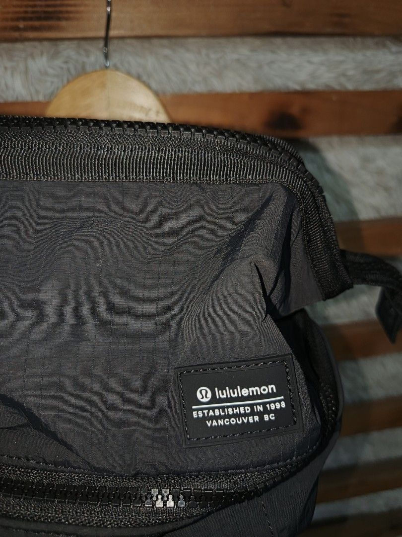 LULULEMON (Category: Belt bags, Clutches and Pouches) located in Baguio. Submitted by akiko2600 (Listing ID 1460656373, Image 2). Description: LULULEMON GOOD AS NEW NO ISSUES 880.